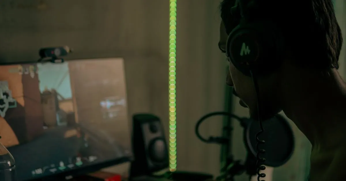 Predator exposed: streamer unmasks convicted offender targeting children