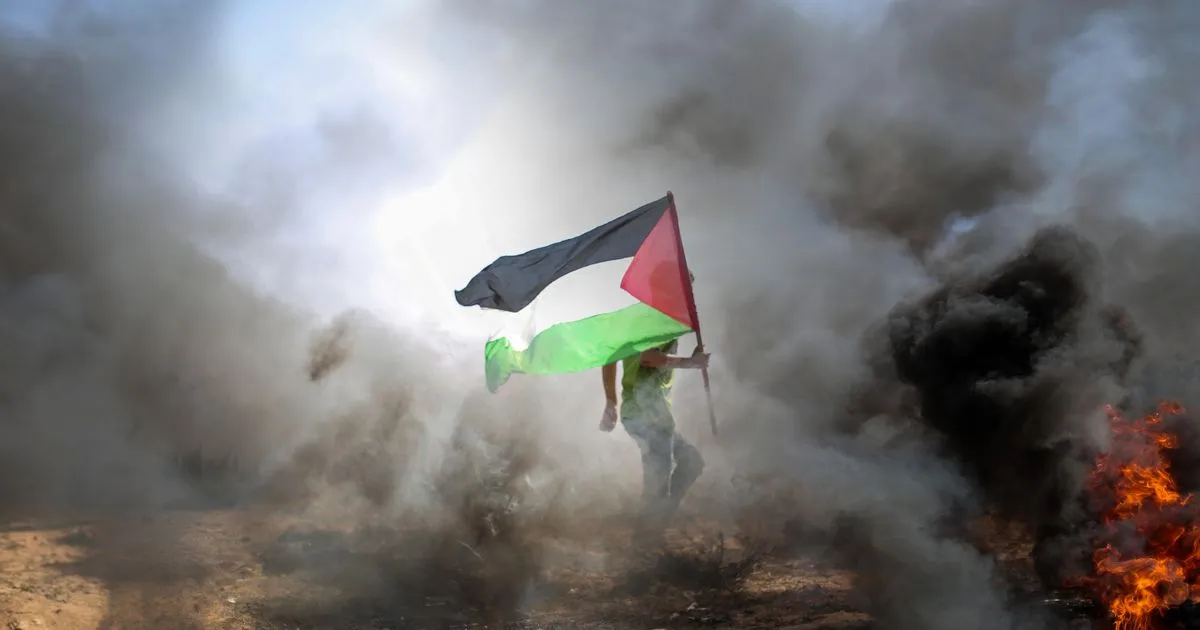Palestinians turn waste crisis into jobs through community recycling innovation