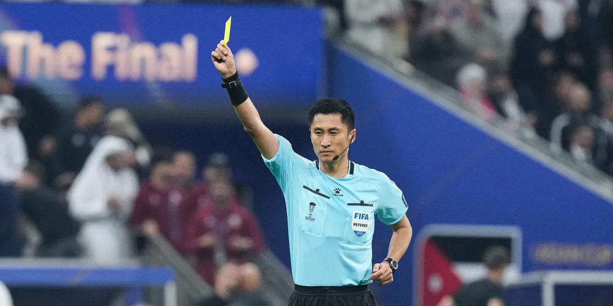 Chinese referee becomes celebrity while millions watch without national team
