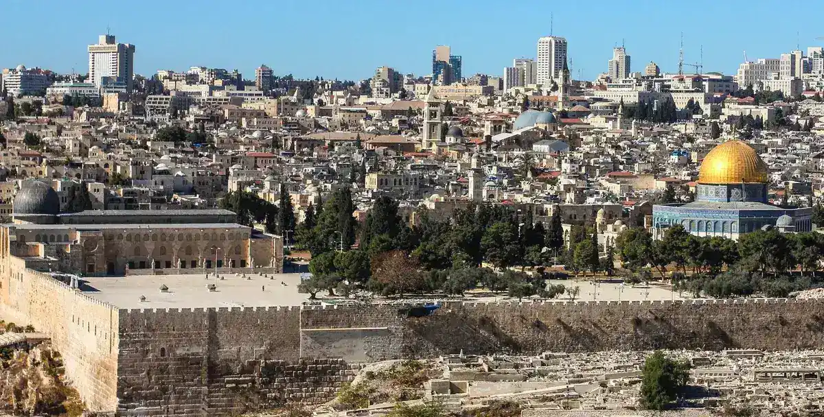 Israel bombing deepens Middle East spiral as civilians face escalating risks