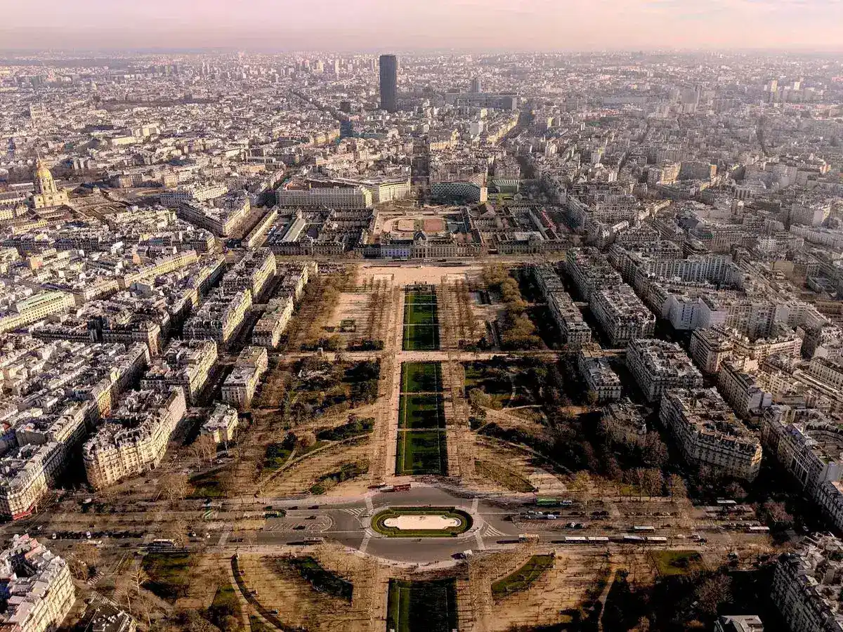 Paris abandons documented refugees to street camps despite legal protection