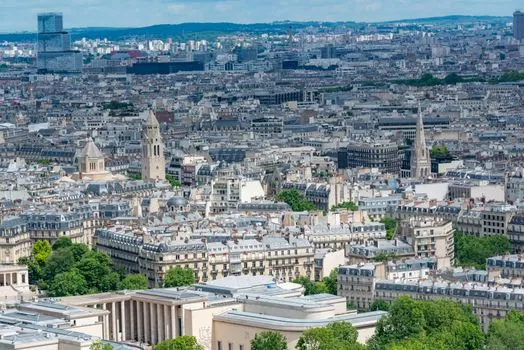 French scholars' plan threatens 800,000 workers without transition support