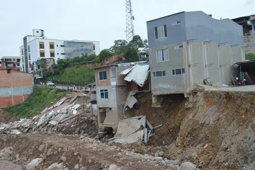 Venezuela earthquake catastrophe: 920 dead, 50,000 missing in starving nation