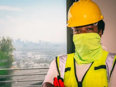 Construction workers face extreme heat with inadequate legal protection