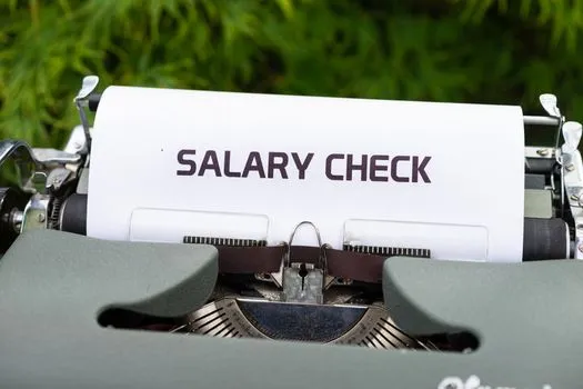 Wages flat as unemployment dips: workers left out of the headline