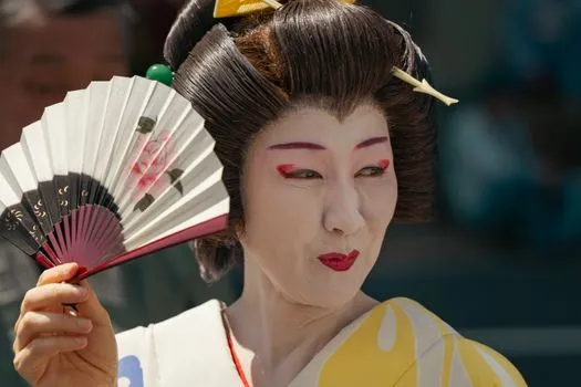 Prominent kabuki actor strikes pedestrian and flees in Tokyo incident