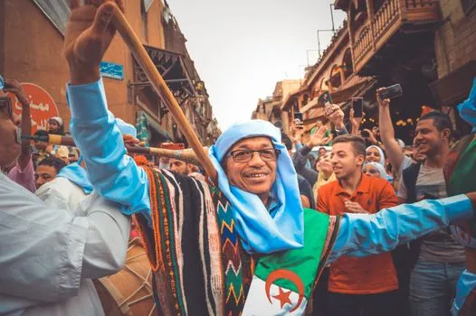 «Bâtir» brings Algerian immigration story to Avignon's main stage
