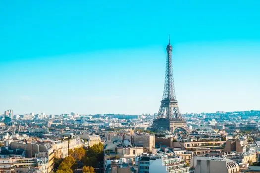 France's beauty trap: women penalized for looks in both directions