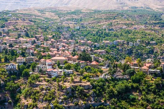 Southern Lebanon residents ask army one hour to see their homes