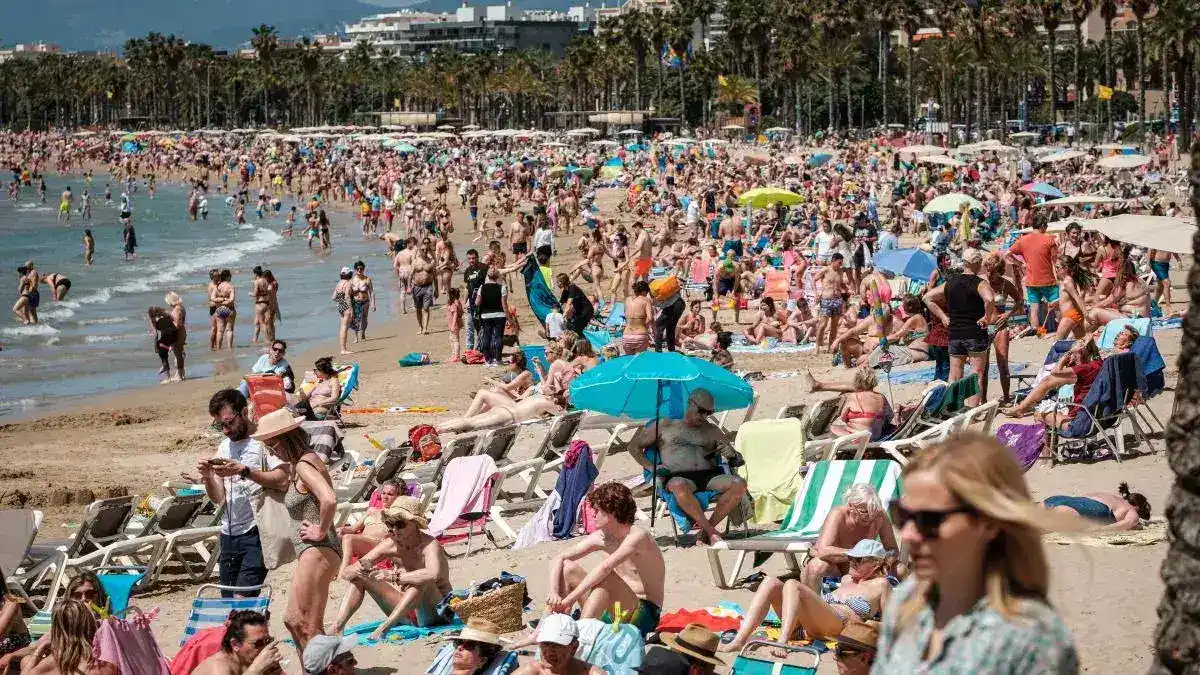 Spain attracts international tourism seeking safety and stability