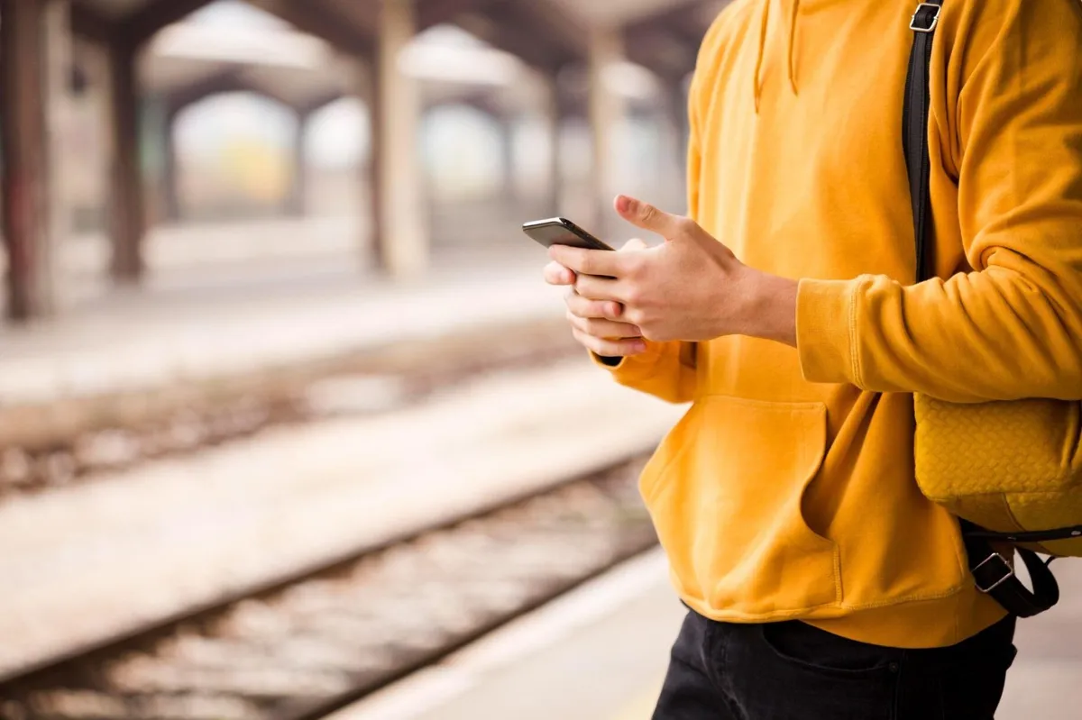 Japan's Digital Welcome Gap: How Connectivity Barriers Greet Remote Workers and Students