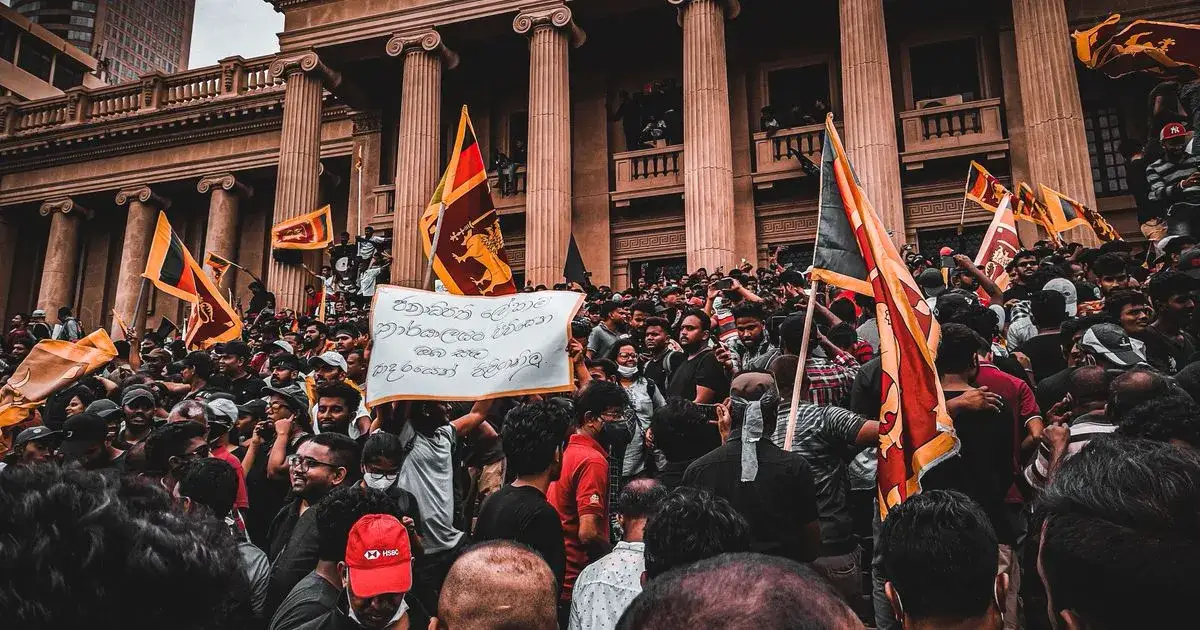 Citizens Rise Up to Defend Democracy Against Executive Power Concentration
