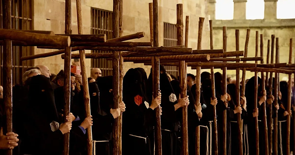 Salamanca University procession strengthens community spiritual bonds