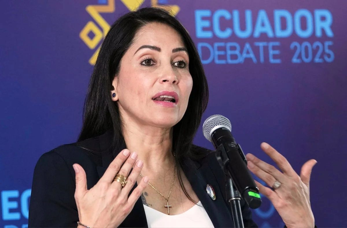 Luisa González durante un acto público en Ecuador