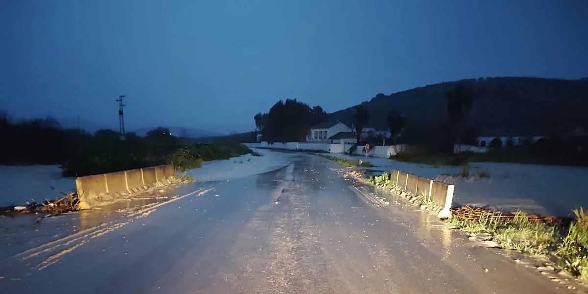 Carretera cortada por inundación en Andalucía durante la DANA Adam