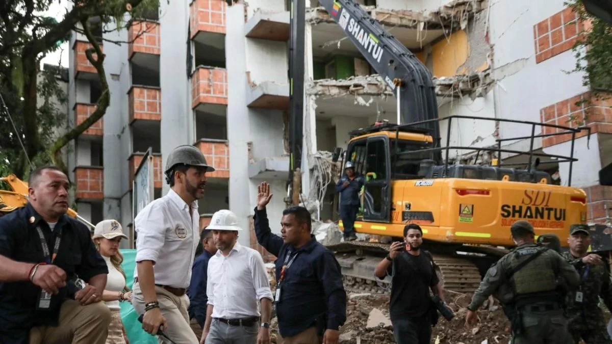 Edificio Arábico de Cali durante el inicio de su demolición, estructura de estilo islámico en el barrio El Limonar